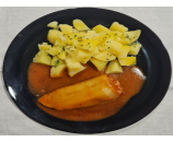 3.  Plnená paprika v paradajkovej omáčke, varené zemiaky      (120/250)g - 1,3,7